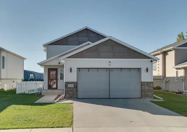 Photo 3 of Single family home for sale at 4892 51st Avenue S, Fargo, ND 58104 | MLS# 7161691 | Listing updated on 2026-10-27