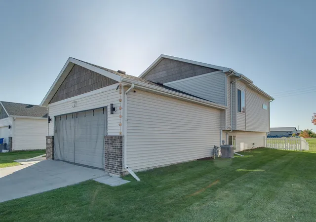 Photo 3 of Single family home for sale at 4892 51st Avenue S, Fargo, ND 58104 | MLS# 7161691 | Listing updated on 2026-10-27