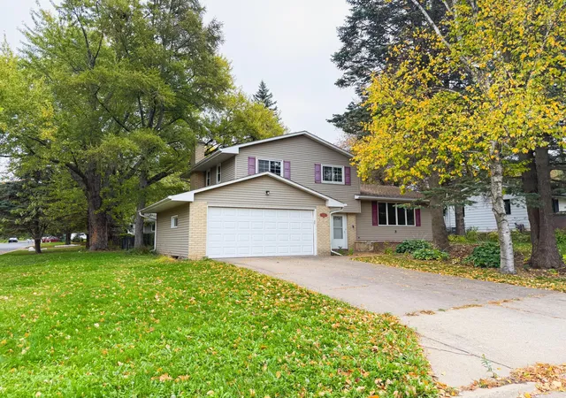 Photo 1 of Single family home for sale at 1081 Cedarwood Dr, Saint Paul, MN 55125 | MLS# 7161718 | Listing updated on 2026-10-18