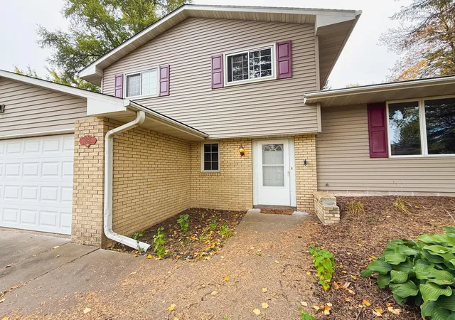 Photo 2 of Single family home for sale at 1081 Cedarwood Dr, Saint Paul, MN 55125 | MLS# 7161718 | Listing updated on 2026-10-18