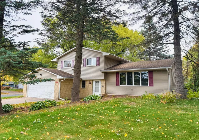 Photo 3 of Single family home for sale at 1081 Cedarwood Dr, Saint Paul, MN 55125 | MLS# 7161718 | Listing updated on 2026-10-18