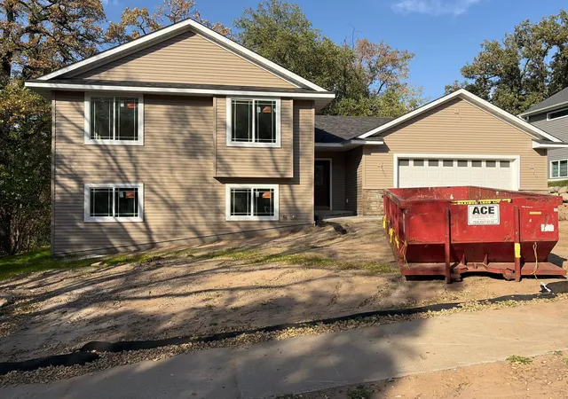 Photo 4 of Single family home for sale at 1331 Stillwater Ave, Saint Paul, MN 55106 | MLS# 7161724 | Listing updated on 2026-10-23
