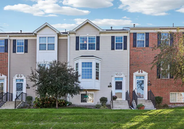 Photo 2 of Single family home for sale at 1704 Riverside Dr, Shakopee, MN 55379 | MLS# 7161733 | Listing updated on 2026-10-22