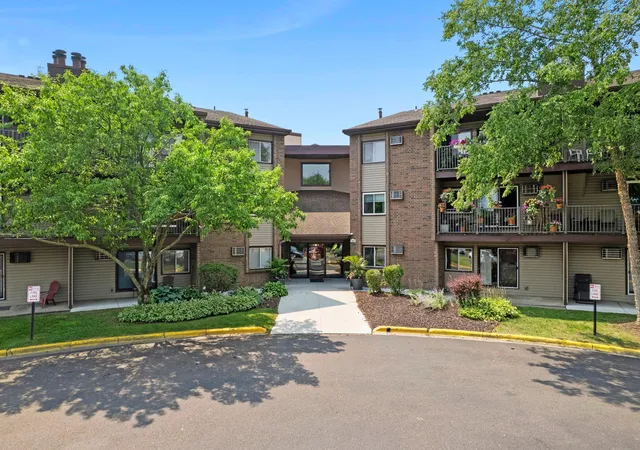 Photo 1 of Condo for sale at 3420 Golfview Dr #123, Saint Paul, MN 55123 | MLS# 7161759 | Listing updated on 2026-10-19