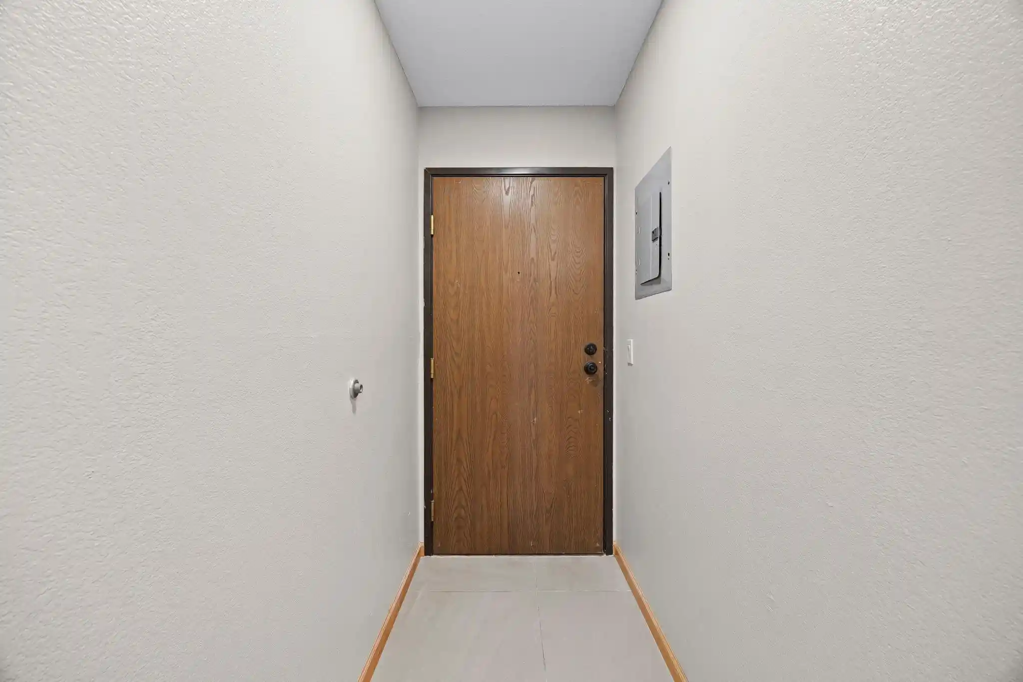 Listing Photo 2 - Condo for sale in 3420 Golfview Dr located at 3420 Golfview Dr, Eagan, MN 55123 - Unit #123