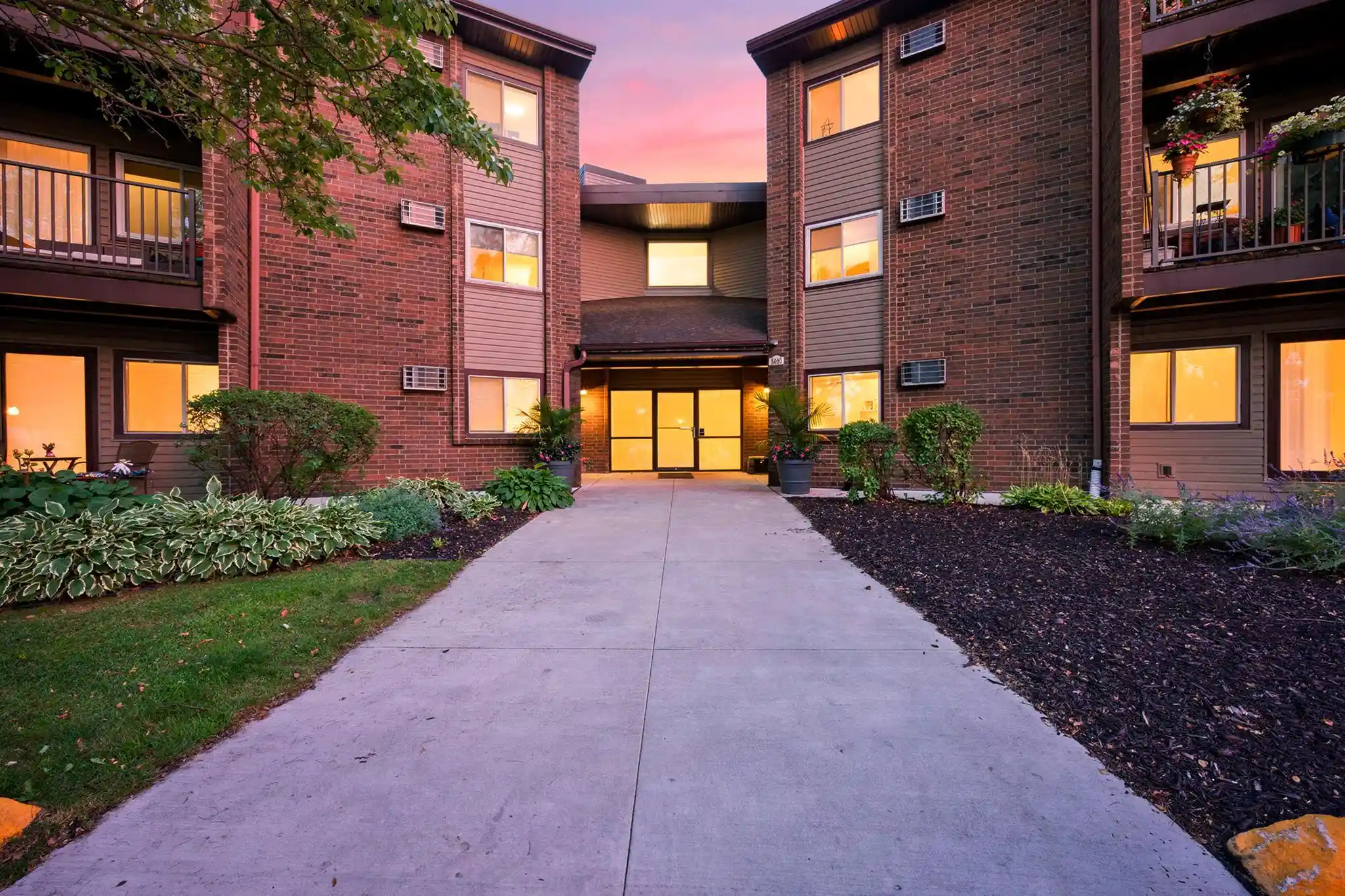 Listing Photo 60 - Condo for sale in 3420 Golfview Dr located at 3420 Golfview Dr, Eagan, MN 55123 - Unit #123