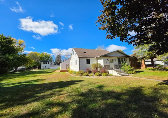 Photo 2 of Single family home for sale at 2736 Linden Ave, Slayton, MN 56172 | MLS# 7161771 | Listing updated on 2026-10-23