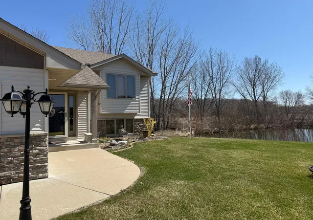 Photo 1 of Single family home for sale at 1005 12th Street SE, Waseca, MN 56093 | MLS# 7161806 | Listing updated on 2026-10-21
