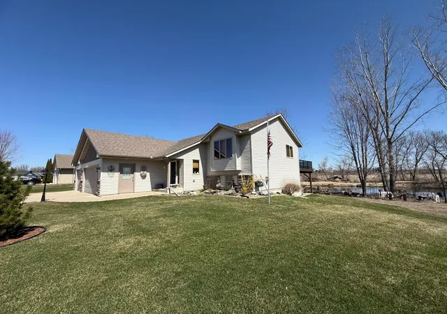 Photo 2 of Single family home for sale at 1005 12th Street SE, Waseca, MN 56093 | MLS# 7161806 | Listing updated on 2026-10-21