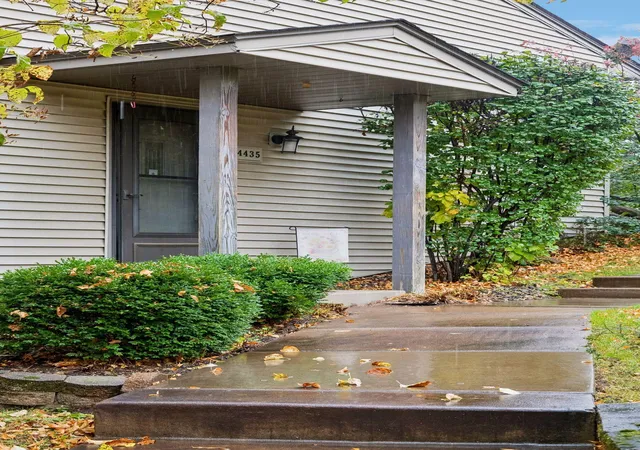 Photo 2 of Single family home for sale at 4435 Arden View Ct, Saint Paul, MN 55112 | MLS# 7161824 | Listing updated on 2026-10-20