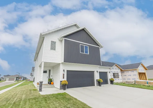 Photo 2 of Single family home for sale at 7371 26th Street S, Fargo, ND 58104 | MLS# 7161830 | Listing updated on 2026-10-27
