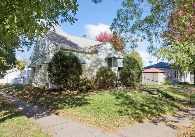Photo 3 of Single family home for sale at 977 Scheffer Ave, Saint Paul, MN 55102 | MLS# 7161832 | Listing updated on 2026-10-22