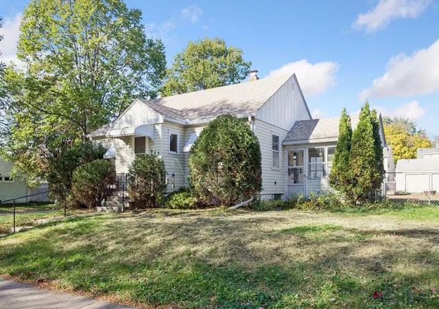 Photo 3 of Single family home for sale at 977 Scheffer Ave, Saint Paul, MN 55102 | MLS# 7161832 | Listing updated on 2026-10-22