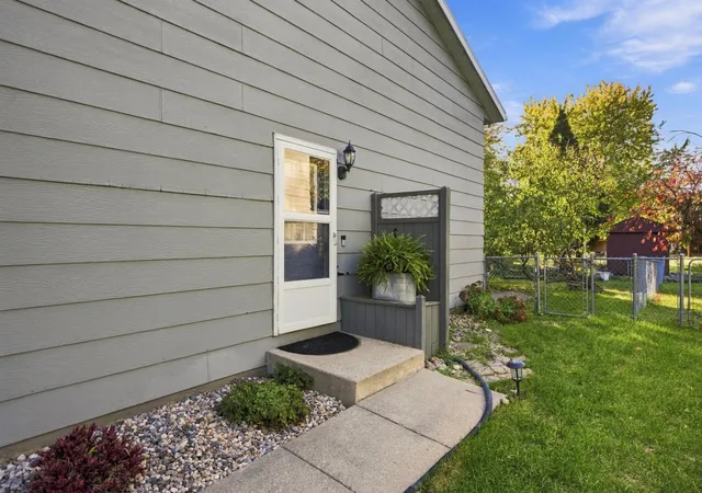 Photo 3 of Sale Pending at 1528 34 1/2 Ave S, Fargo, ND 58104 | MLS# 7161863 | Listing updated on 2026-10-23