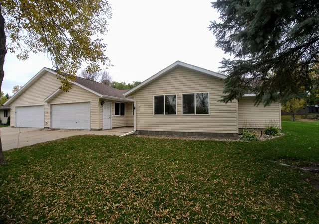 Photo 1 of Single family home for sale at 699 Osage St E, Osakis, MN 56360 | MLS# 7161888 | Listing updated on 2026-10-28