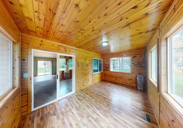 Photo 3 of Single family home for sale at 699 Osage St E, Osakis, MN 56360 | MLS# 7161888 | Listing updated on 2026-10-21