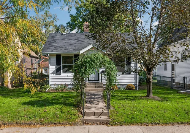 Photo 3 of Single family home for sale at 5211 39th Avenue S, Minneapolis, MN 55417 | MLS# 7161923 | Listing updated on 2026-10-22