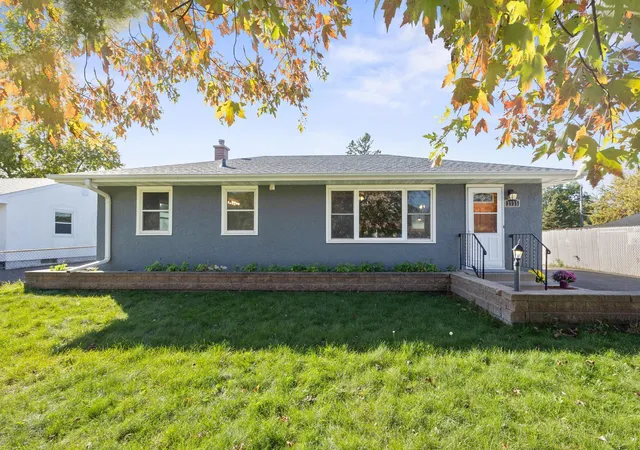 Single family home for sale at 2735 Chippewa Ave, Saint Paul, MN 55109 | MLS# 7161924