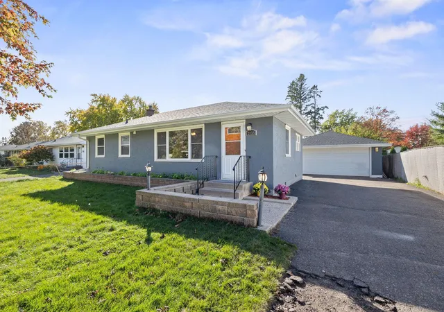 Photo 3 of Single family home for sale at 2735 Chippewa Ave, Saint Paul, MN 55109 | MLS# 7161924 | Listing updated on 2026-10-22