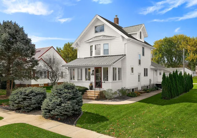 Photo 1 of Sale Pending at 309 S Jefferson St, Houston, MN 55943 | MLS# 7161927 | Listing updated on 2026-10-20