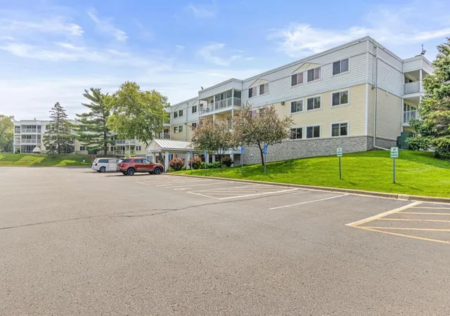 Condo for sale at 132 Demont Ave E #136, Saint Paul, MN 55117 | MLS# 7161928