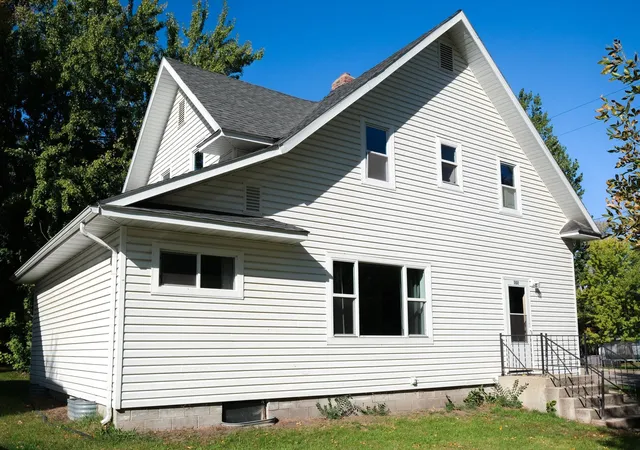 Photo 3 of Single family home for sale at 302 Ash St, Lisbon, ND 58054 | MLS# 7161933 | Listing updated on 2026-10-23