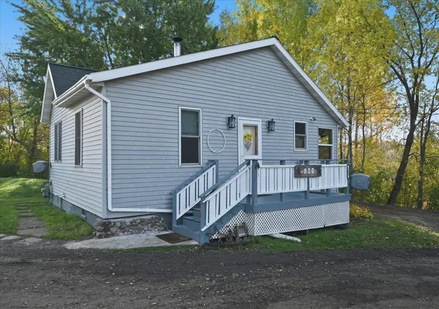 Photo 3 of Single family home for sale at 105 Glencrest Ct, Duluth, MN 55808 | MLS# 7161935 | Listing updated on 2026-10-20