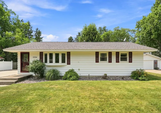 Photo 2 of Single family home for sale at 9324 10th Avenue S, Minneapolis, MN 55420 | MLS# 7161957 | Listing updated on 2026-10-27