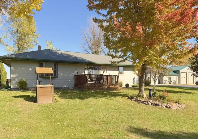 Photo 3 of Single family home for sale at 55926 State Hwy 19, Winthrop, MN 55396 | MLS# 7161975 | Listing updated on 2026-10-22