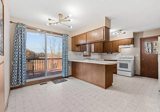 Photo 4 of Single family home for sale at 31550 Olinda Trl, Lindstrom, MN 55045 | MLS# 7162059 | Listing updated on 2026-10-29
