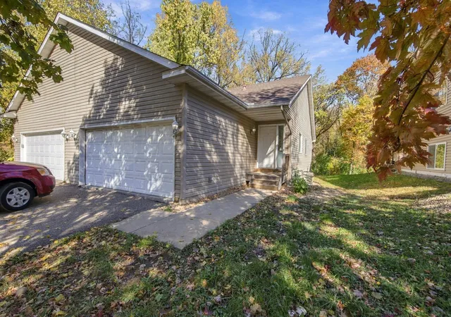 Photo 2 of Townhouse for sale at 3684 Robin Ln, Saint Paul, MN 55122 | MLS# 7162072 | Listing updated on 2026-10-29