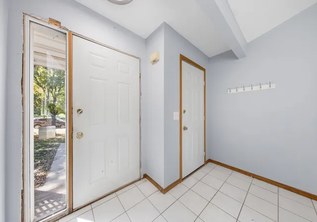 Photo 4 of Townhouse for sale at 3684 Robin Ln, Saint Paul, MN 55122 | MLS# 7162072 | Listing updated on 2026-10-29