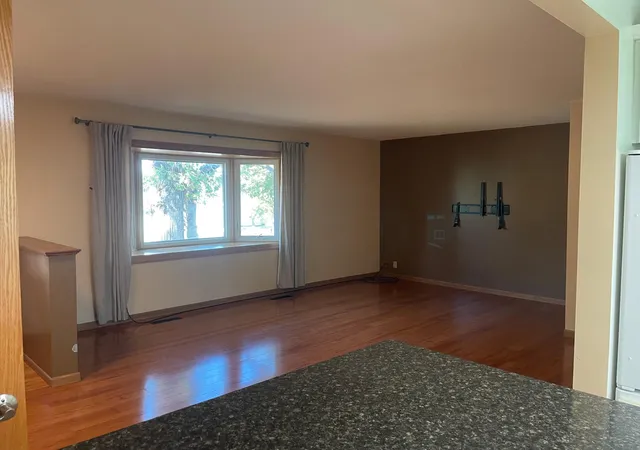 Photo 2 of Single family home for sale at 1207 Birch Hl Dr, Albert Lea, MN 56007 | MLS# 7162074 | Listing updated on 2026-10-21