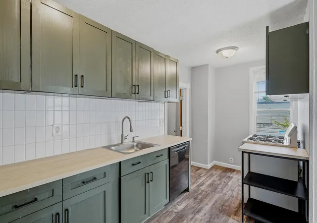 Photo 4 of House for sale at 669 Case Ave, Saint Paul, MN 55106 | MLS# 7162080 | Listing updated on 2026-10-22