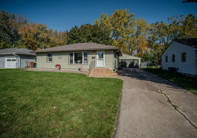 Single family home for sale at 412 Oregon St, Albert Lea, MN 56007 | MLS# 7162108