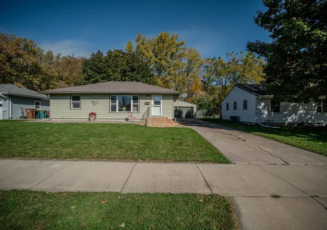 Photo 1 of Single family home for sale at 412 Oregon St, Albert Lea, MN 56007 | MLS# 7162108 | Listing updated on 2026-10-20