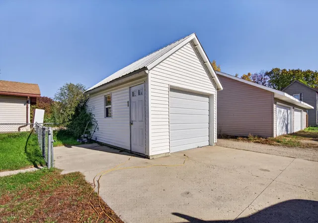 Photo 2 of Single family home for sale at 218 7th Avenue Nw, Valley City, ND 58072 | MLS# 7162134 | Listing updated on 2026-10-22