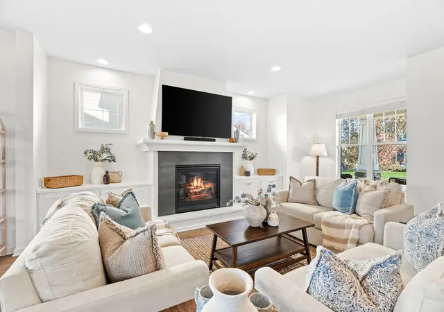 Photo 4 of Single family home for sale at 16547 Draft Horse Blvd, Lakeville, MN 55044 | MLS# 7162137 | Listing updated on 2026-10-22