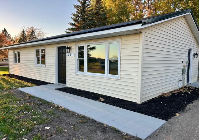 Photo 3 of Single family home for sale at 611 Evergreen St, Thief River Falls, MN 56701 | MLS# 7162160 | Listing updated on 2026-10-27