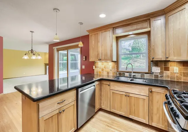 Photo 3 of Single family home for sale at 1568 Ashbury Pl, Saint Paul, MN 55122 | MLS# 7162226 | Listing updated on 2026-10-22