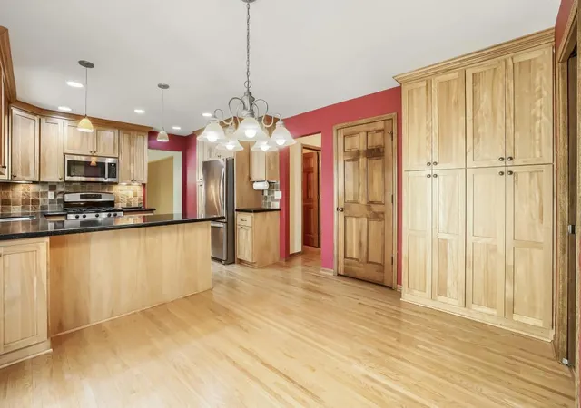 Photo 4 of Single family home for sale at 1568 Ashbury Pl, Saint Paul, MN 55122 | MLS# 7162226 | Listing updated on 2026-10-22