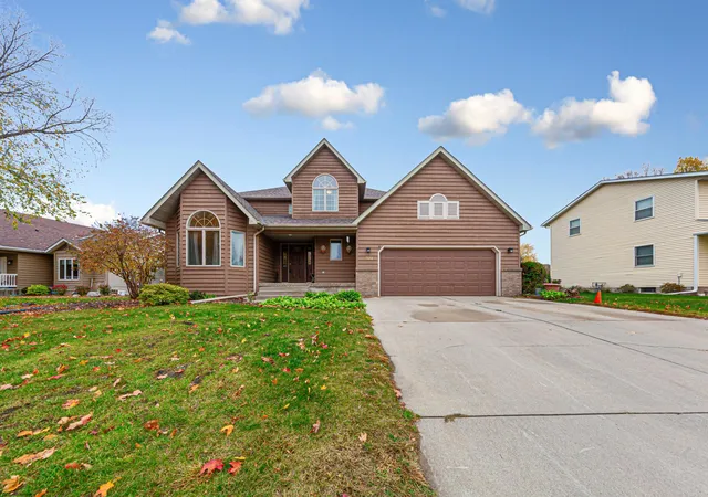 Photo 2 of Single family home for sale at 1520 Trailwood Ln SW, Faribault, MN 55021 | MLS# 7162251 | Listing updated on 2026-10-29