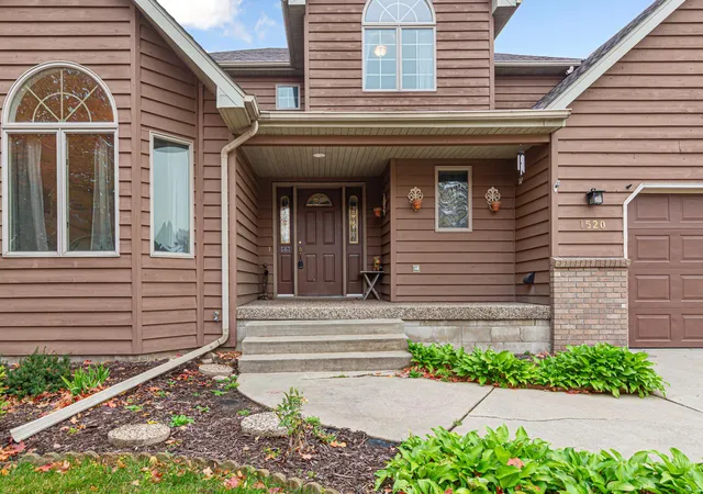 Photo 4 of Single family home for sale at 1520 Trailwood Ln SW, Faribault, MN 55021 | MLS# 7162251 | Listing updated on 2026-10-29