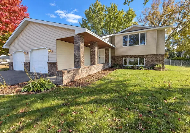 Photo 1 of Single family home for sale at 1122 Prairie Ct S, Shakopee, MN 55379 | MLS# 7162279 | Listing updated on 2026-10-20