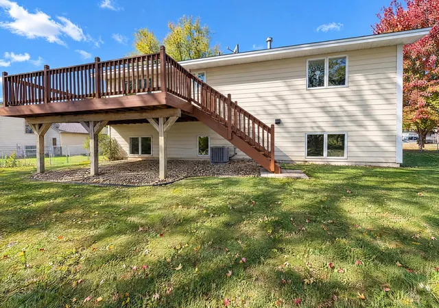 Photo 4 of Single family home for sale at 1122 Prairie Ct S, Shakopee, MN 55379 | MLS# 7162279 | Listing updated on 2026-10-20