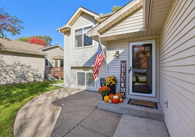 Photo 3 of Single family home for sale at 5739 180th Street W, Farmington, MN 55024 | MLS# 7162327 | Listing updated on 2026-10-22