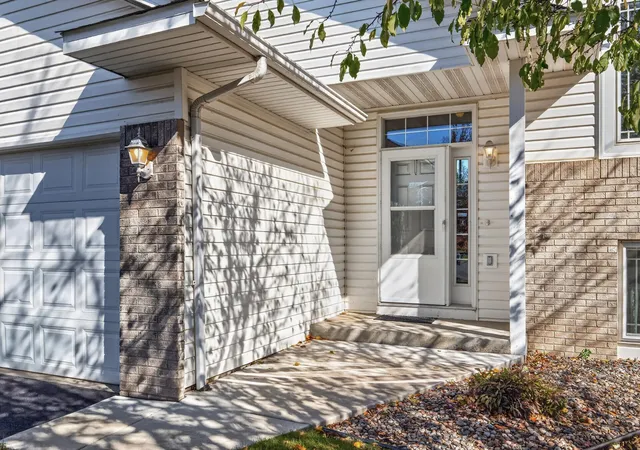 Photo 2 of Single family home for sale at 1085 Lilac Ct #0, Shakopee, MN 55379 | MLS# 7162347 | Listing updated on 2026-10-22