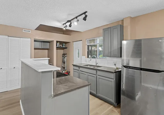 Photo 2 of Single family home for sale at 87 Cook Ave W, Saint Paul, MN 55117 | MLS# 7162349 | Listing updated on 2026-10-21