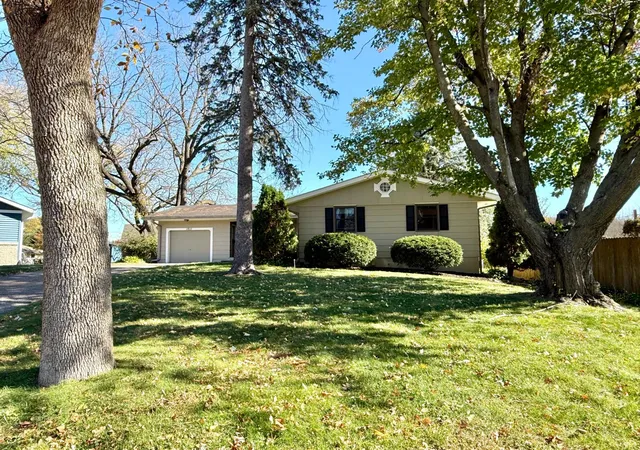 Photo 2 of Single family home for sale at 1211 Archibald Ct, Northfield, MN 55057 | MLS# 7162355 | Listing updated on 2026-10-22