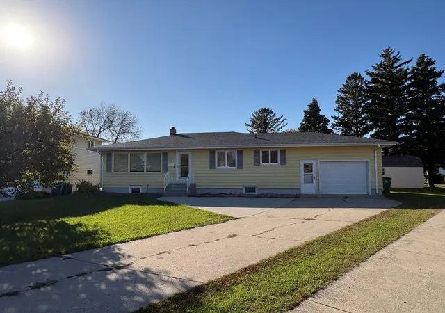Photo 2 of Single family home for sale at 436 Cottonwood Ct, Wahpeton, ND 58075 | MLS# 7162360 | Listing updated on 2026-10-20